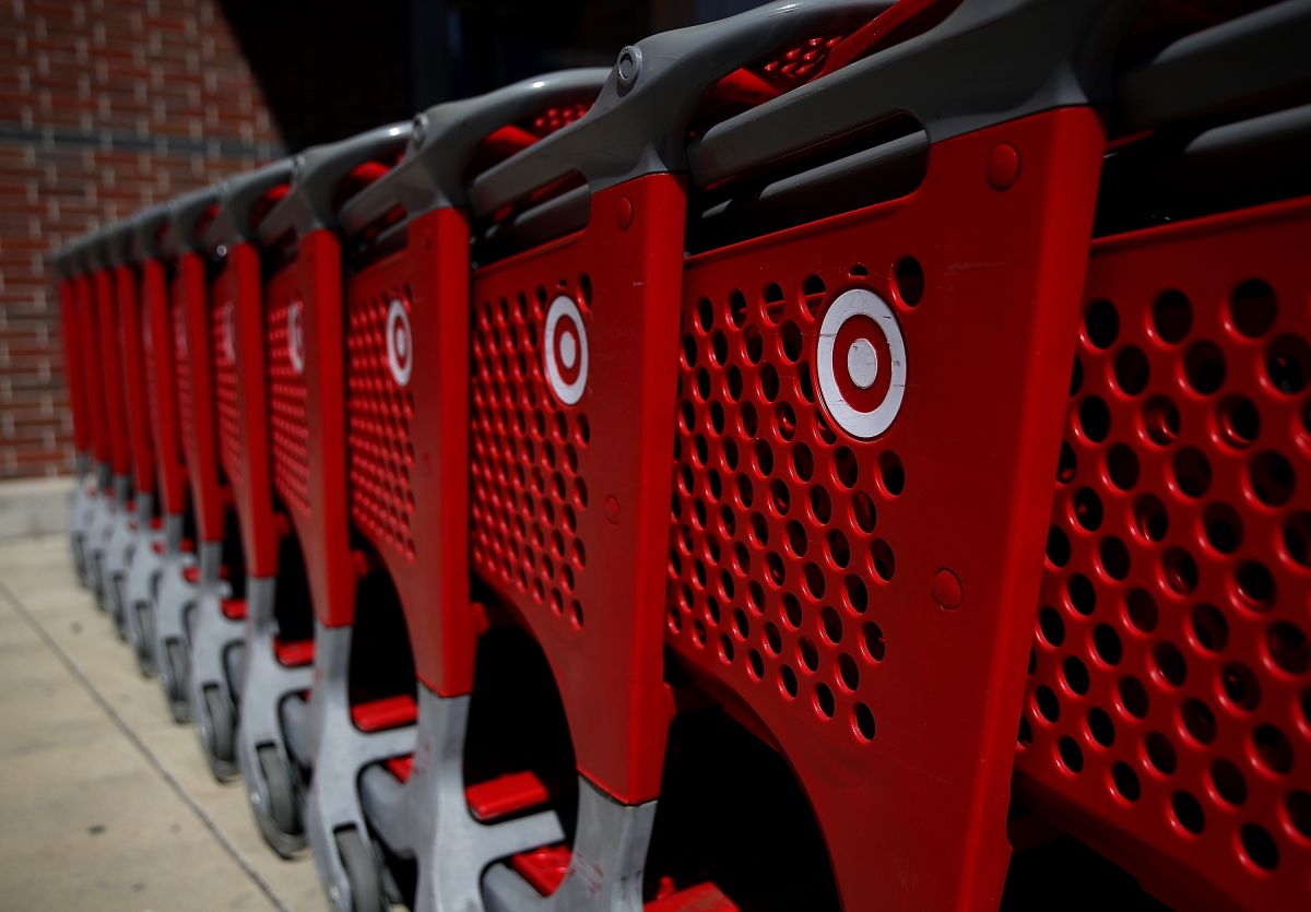 Target está tratando de ganarse a los consumidores esta temporada navideña con la promesa de que obtendrán los precios más bajos en regalos.