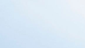 Carteles advierten del peligro de calor extremo  dentro del Parque Nacional Valle de la Muerte, en California.