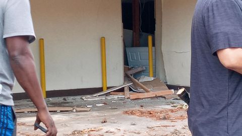 Vecinos de Los Ángeles afectados por explosión de pirotecnia recibirán $2,000 dólares