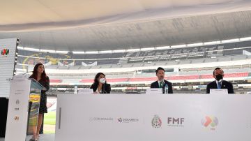 El presidente de la Federación Mexicana de Fútbol Yon de Luisa oficializó el anuncio.