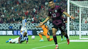 Orbelín Pineda festeja tras anotar el tercer gol de México contra Honduras.