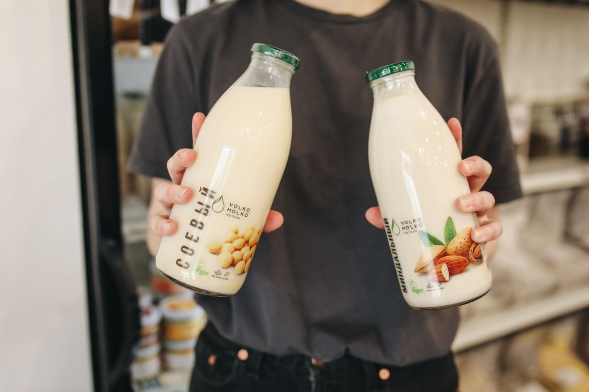 Pocas leches vegetales tienen una cantidad de proteína comparable con la leche de vaca.