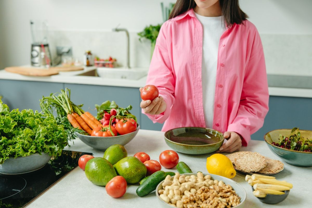 Plant-based diet and menopause: can reduce the intensity of hot flashes 84%