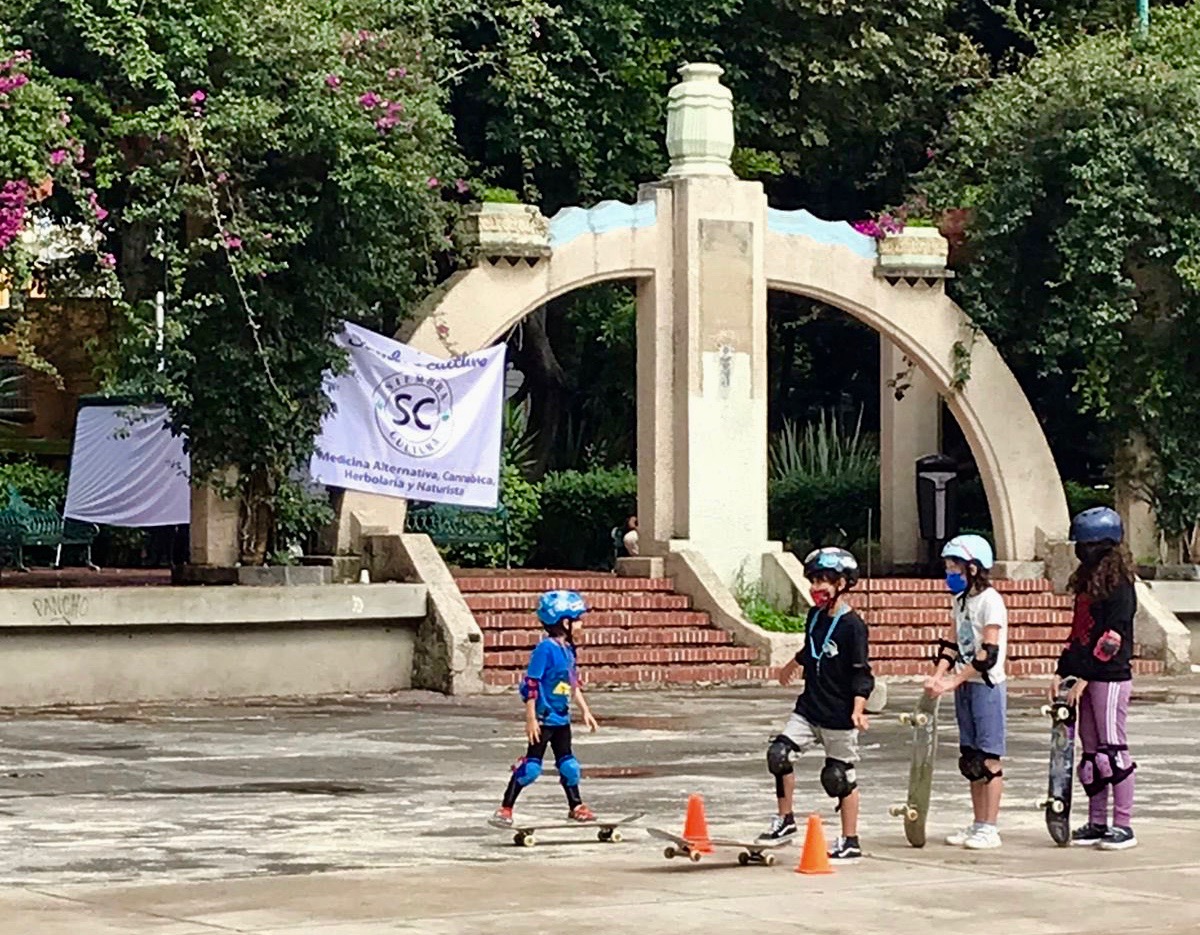 Niños y movimiento cannabico en un solo espacio de la CDMX