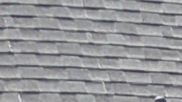 Casas a una cuadra de distancia fueron afectadas. (Jacqueline García/La Opinión)