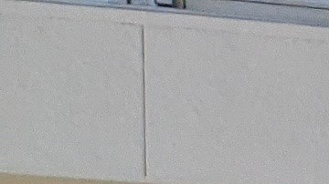 Marlene Orozco y su hijo Mark Carrillo Jr. con fotos de Mark Anthony Carrillo. (Jacqueline García/La Opinión)