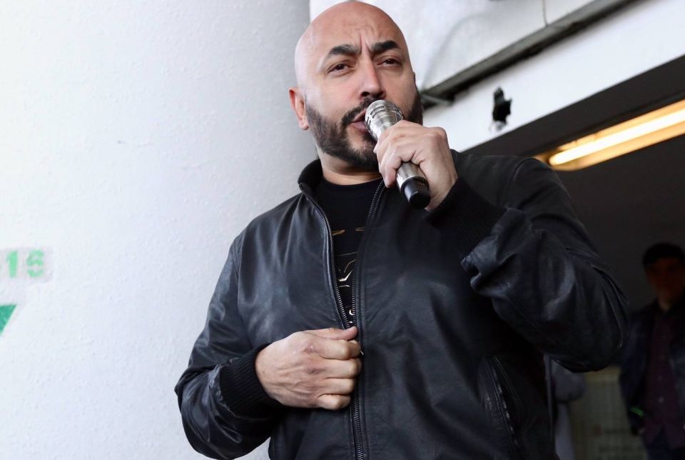 Lupillo Rivera hace millonario regalo a su hermano Juan y él responde