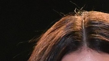 Mayeli Alonso explota y defiende a Karol G tras críticas de Ángela Aguilar