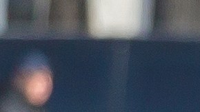 Foto de varios autos estacionados en fila