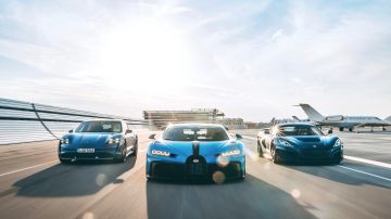 Foto de varios autos Bugatti