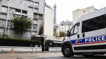 Embajada de Cuba en Francia sufre ataque con cócteles molotov que provocaron un incendio