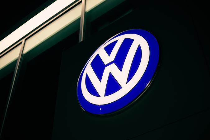 Foto de un emblema de Volkswagen