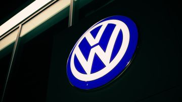 Foto de un emblema de Volkswagen
