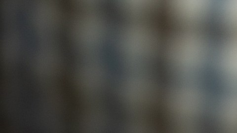 Foto de un hombre firmando unos documentos