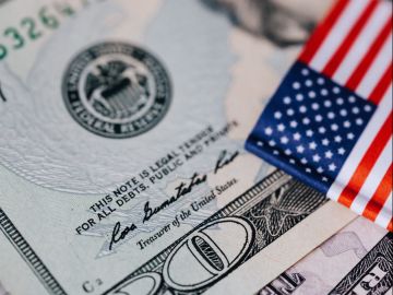 1.5 millones de contribuyentes recibirán del IRS un pago de $1,600 dólares por devolución de impuestos