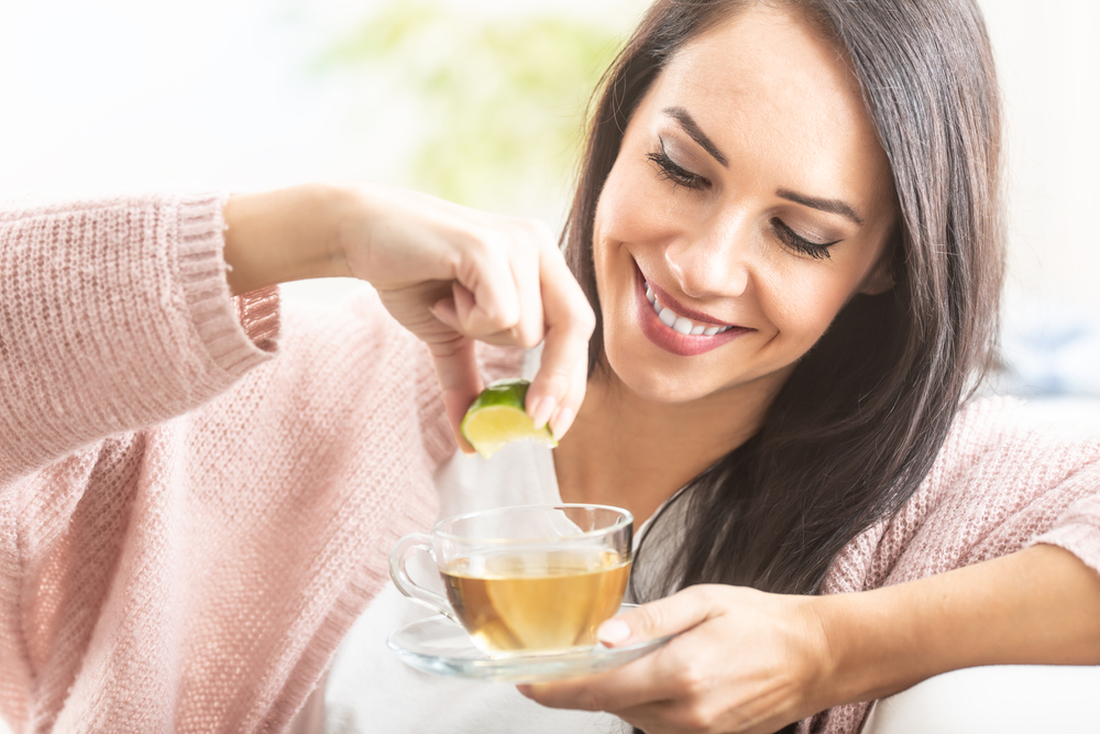 La l-teanina es un aminoácido que proviene del té verde y negro ayudando a bajar de peso.