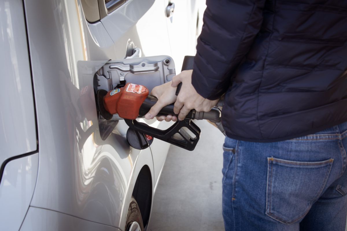 Tanto Oregon como New Jersey poseen restricciones que impiden a los conductores operar las estaciones de servicio por su cuenta.