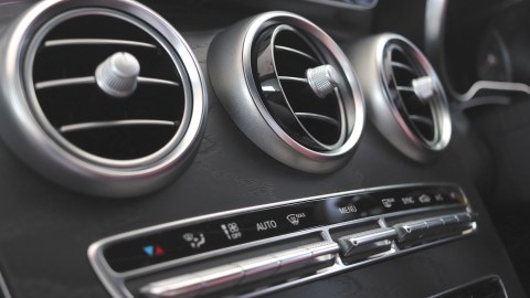Foto de las salidas del aire acondicionado del auto