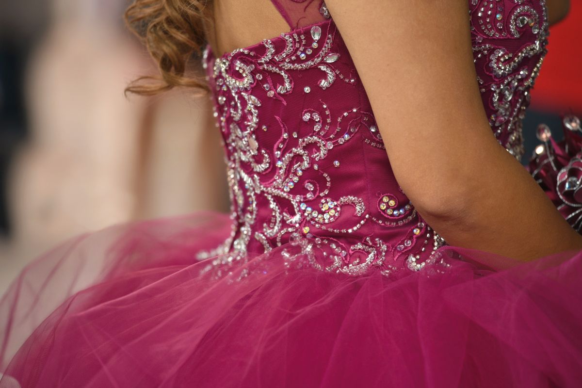 Los vestidos de quinceañera con los colores y diseños más populares del 2021 - La Opinión Los vestidos de quinceañera con los colores y diseños más populares del 2021 - La Opinión