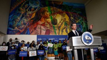 El gobernador Newsom da un discurso en Barrio Action Youth and Family Center en El Sereno.