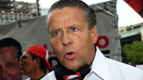 Alfredo Adame protagoniza violento incidente a plena luz del día.