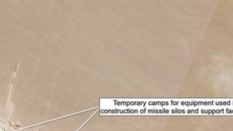 Los silos se construyen bajo unas enormes carpas.