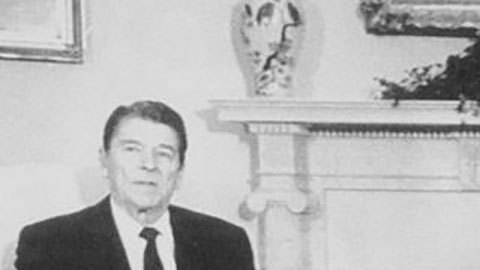 Reagan recibió a líderes muyahedines.