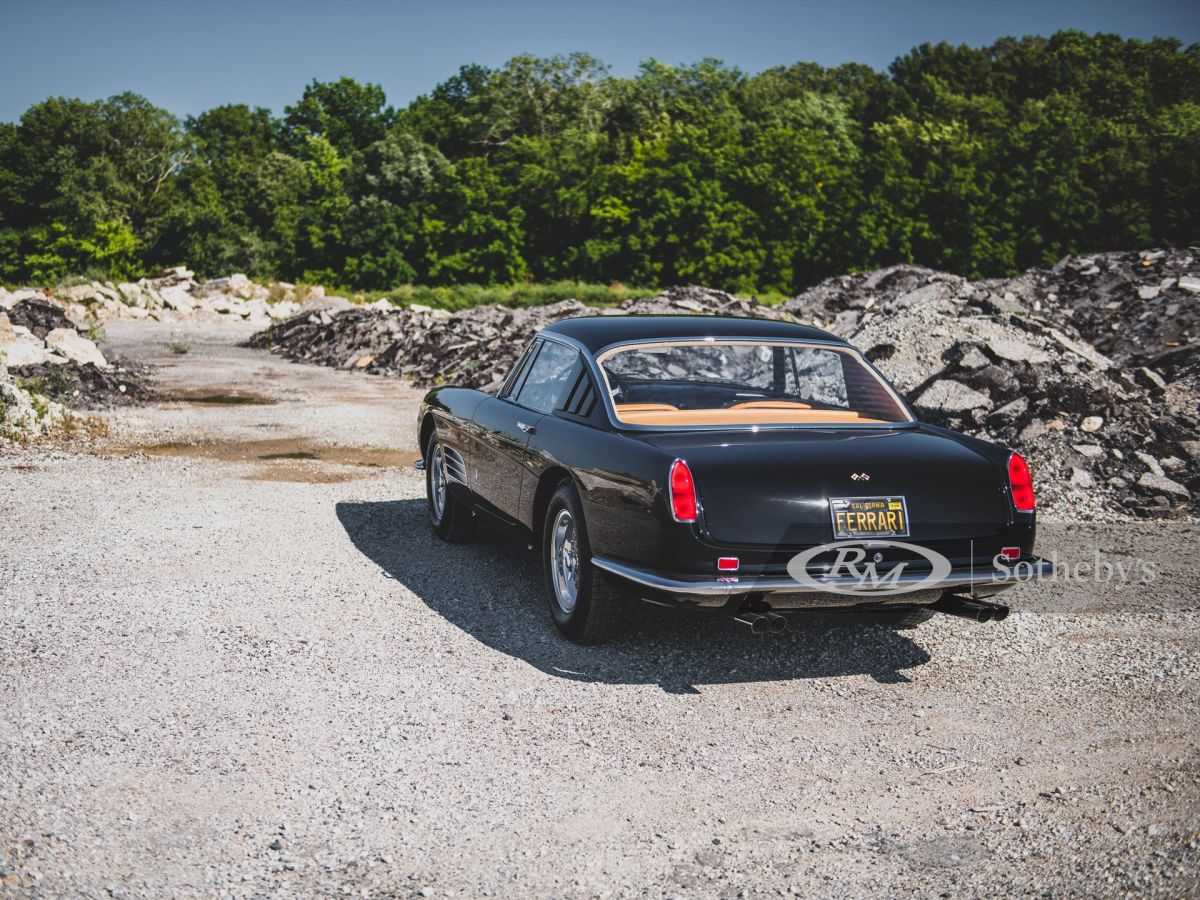 Foto trasera del Ferrari 410 Superamerica que está siendo subastado