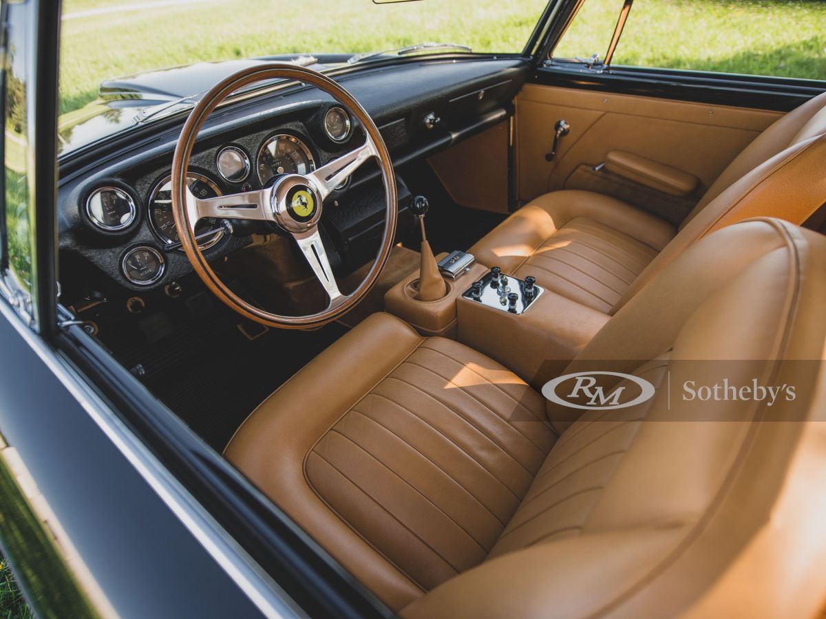 Foto del interior del Ferrari 410 Superamerica que está siendo subastado
