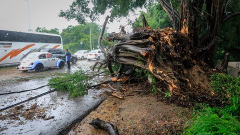 Nora se intensificó a huracán categoría 1 en el océano Pacífico, frente a Jalisco.