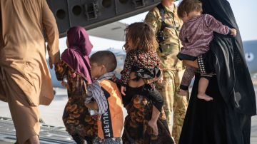 El secretario de Estado dijo que hasta 1,500 estadounidenses aún deben ser evacuados de Afganistán