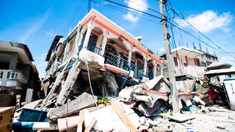 Edificios derrumbados por el terremoto en Los Cayos, Haití.