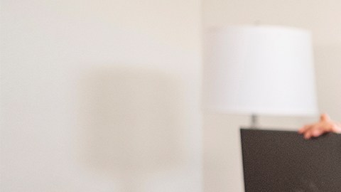 Niños de bajos ingresos reciben hotspots. (Suministrada)
