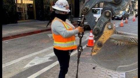 Ya hay mujeres que laboran en la ampliación de las líneas de Metro. / foto: cortesía.