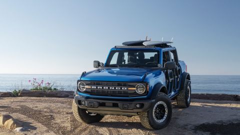 Foto frontal del Ford Bronco 2021 con el concepto Riptide
