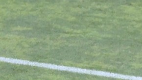 Momento exacto del espectacular clavado de Douglas Luiz.