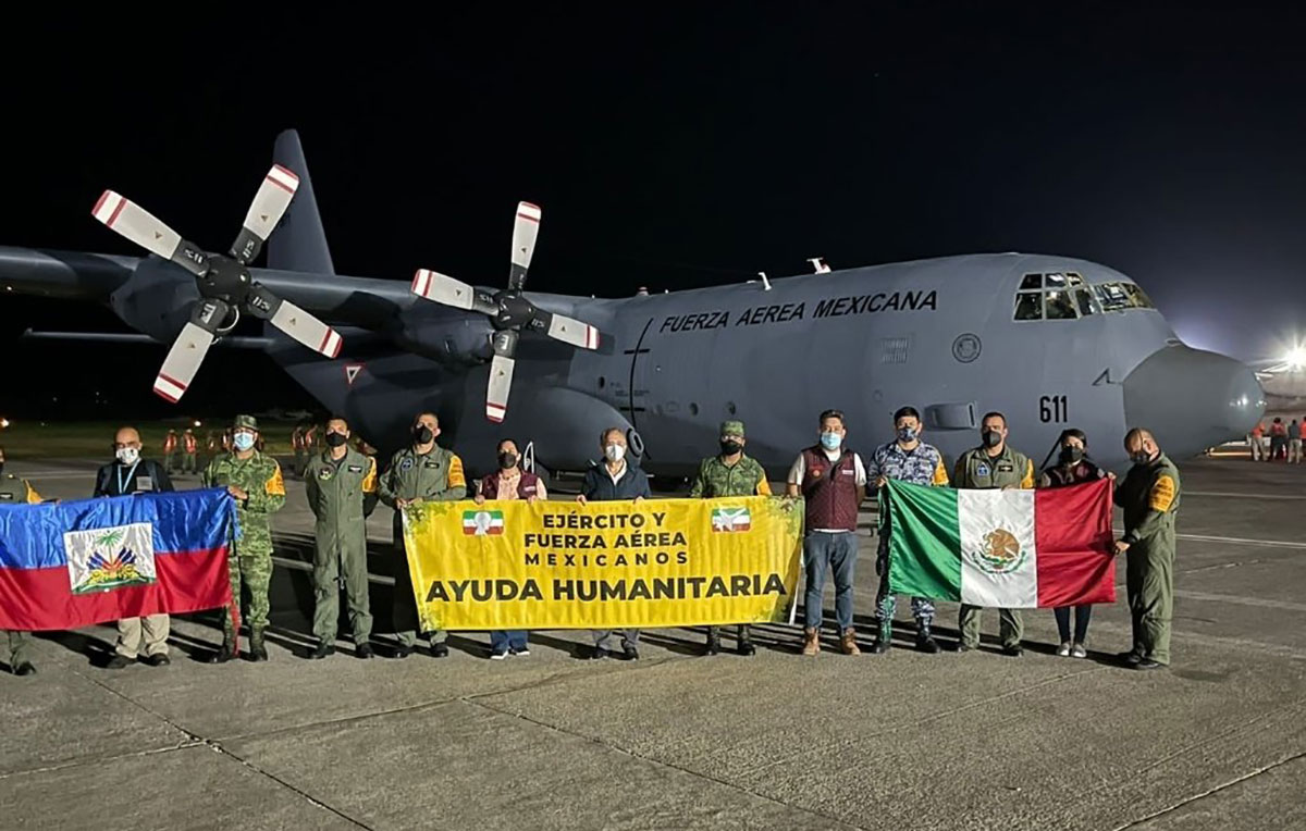 México envía aviones con ayuda humanitaria a Haití.
