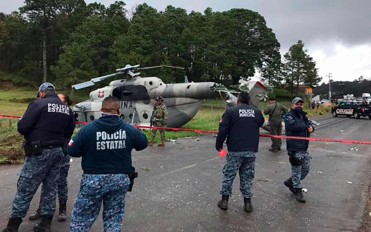 Se desploma helicóptero de la Secretaría de Marina en México.