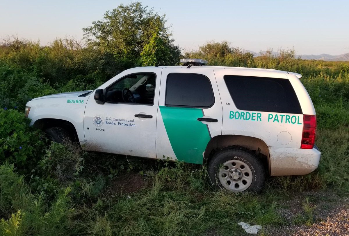 FOTO: Cae pollero que llevaba 10 migrantes en vehículo de la Patrulla Fronteriza clonado
