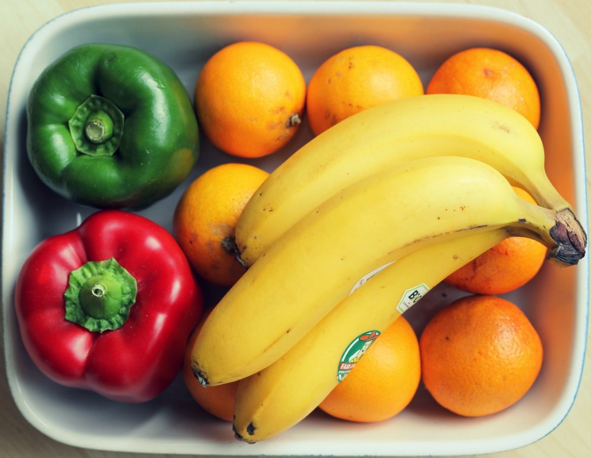 Frutas-plátanos y pimientos
