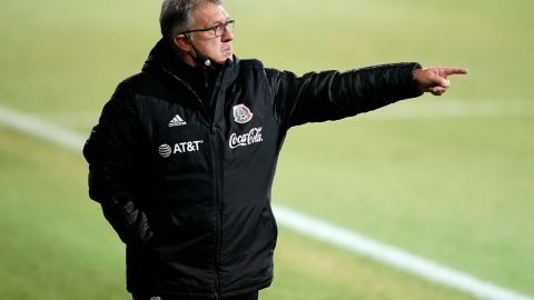 WIENER NEUSTADT, AUSTRIA - MARCH 30: Gerardo Martino, Head Coach of Mexico gives team instructions during the International Friendly match between Costa Rica and Mexico at the Wiener Neustaedter Stadion on March 30, 2021 in Wiener Neustadt, Austria. Sporting stadiums around Austria remain under strict restrictions due to the Coronavirus Pandemic as Government social distancing laws prohibit fans inside venues resulting in games being played behind closed doors. (Photo by Christian Hofer/Getty Images)