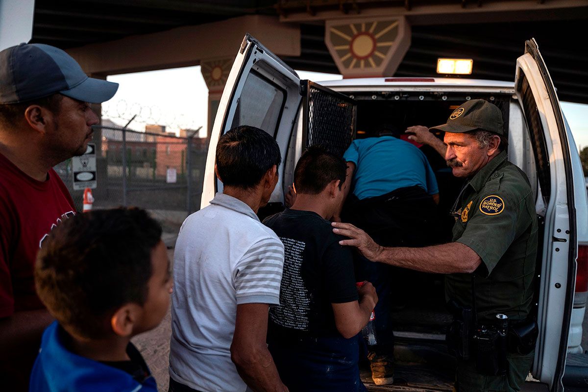 EE.UU. extiende la expulsión de indocumentados en la frontera por la pandemia de coronavirus