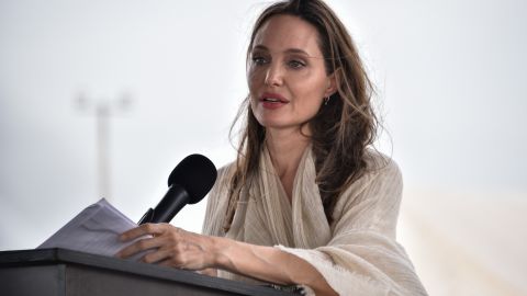 Angelina Jolie debuta en Instagram con poderoso mensaje sobre Afganistán