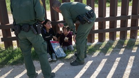 Al menos 6,000 oficiales migratorios portarían cámaras.