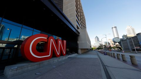 CNN despide a tres empleados que regresaron a las oficinas sin vacunarse contra la COVID-19-GettyImages-1216888870.jpg