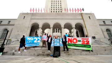Las protestas contra la Proposición 22 llegaron al City Hall de Los Ángeles en octubre. Este 20 de agosto un juez dijo que es inconstitucional.