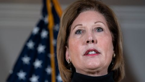 Sidney Powell está entre los abogados pro-Trump sancionados en Michigan.