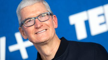 Tim Cook cumple una década como CEO de Apple: sus triunfos y controversias