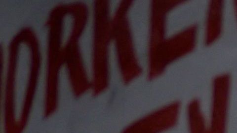 Manifestantes piden extender la prohibición de desalojos  y la cancelación de pago de renta el 11 de agosto, en Nueva York.