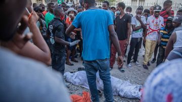 Haití eleva a 1,297 la cifra de muertos por el terremoto de 7.2 grados